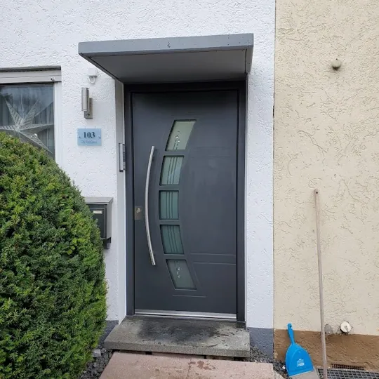 Inotherm AGE Anthrazit mit geschwungenem Griff und 4 Glasfeldern