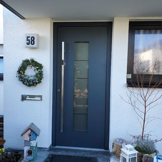 Inotherm Anthrazit mit schmalem Glasstreifen